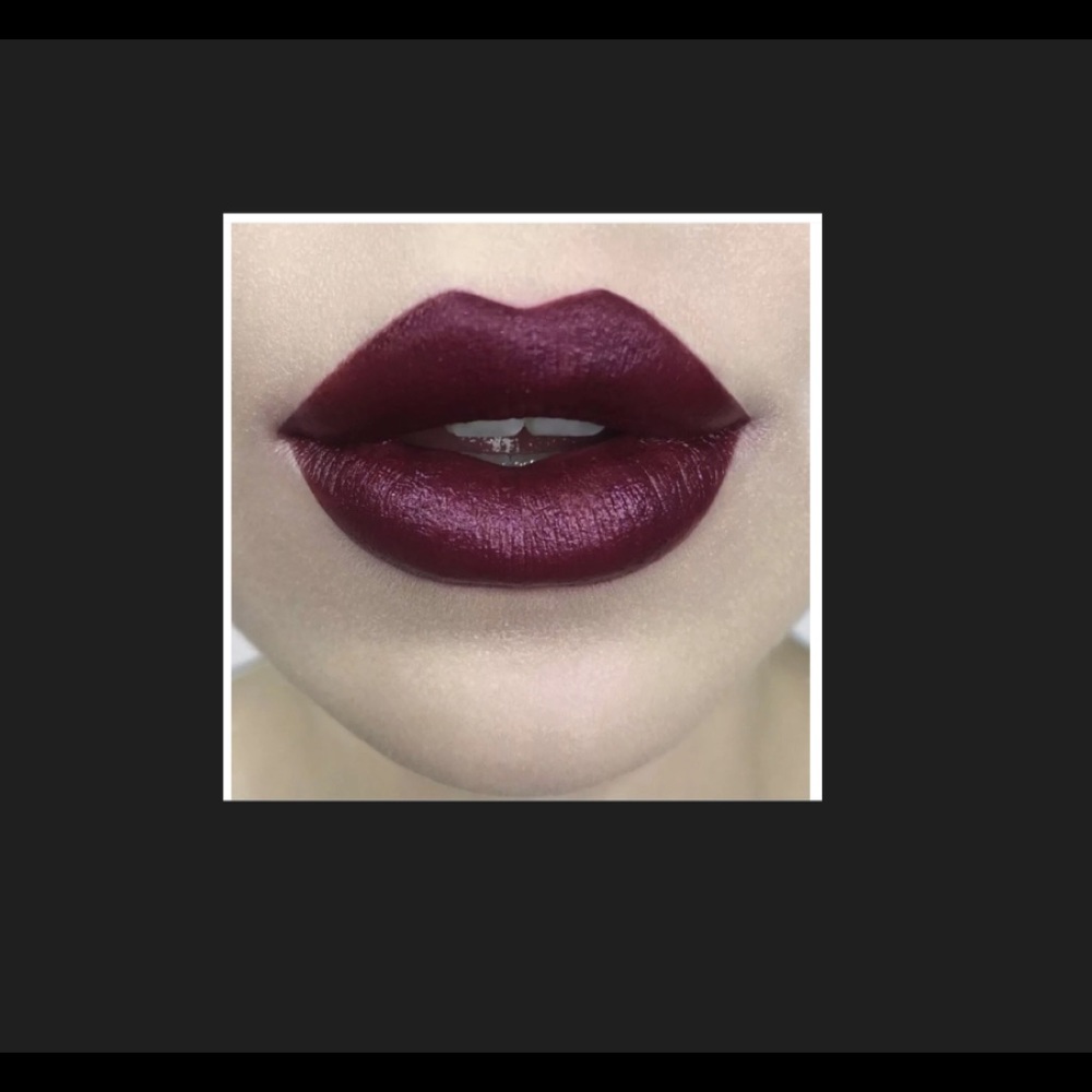 NIB Kat Von D Studded KISS Crème Lipstick